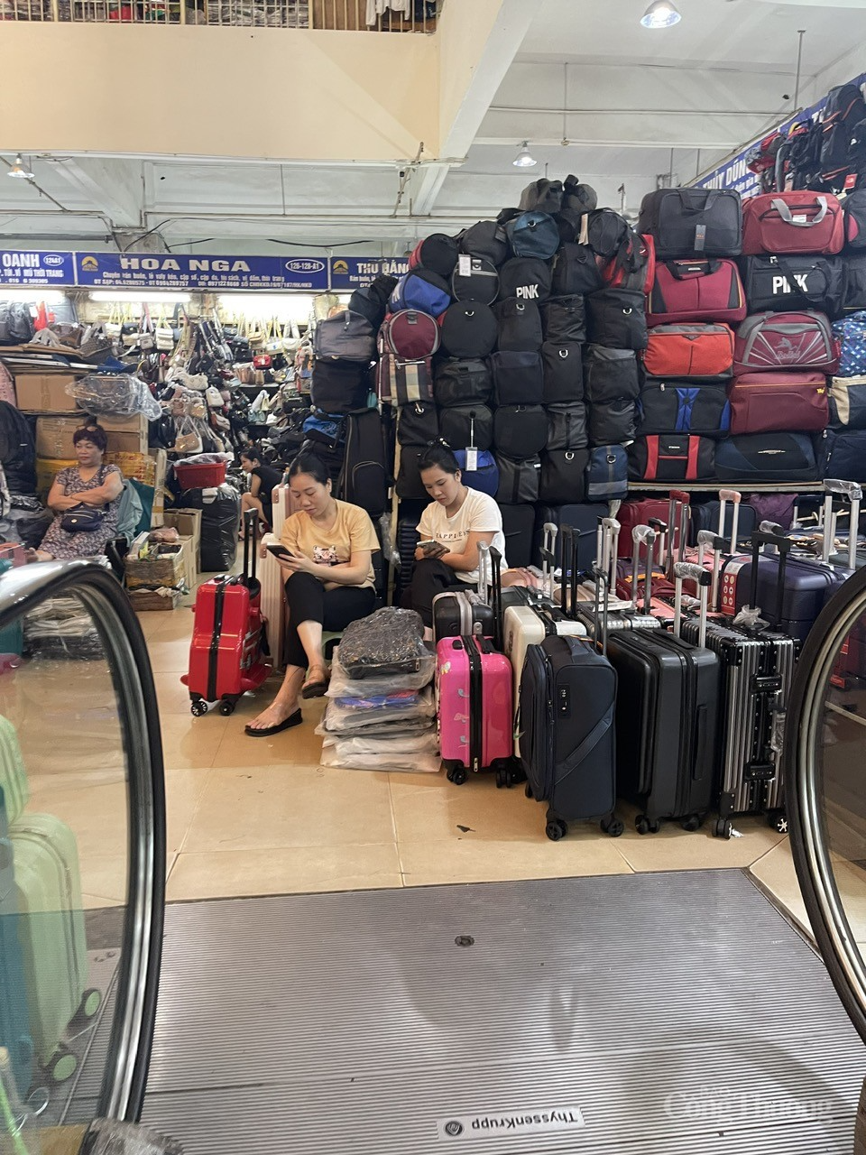 Chợ truyền thống buôn bán ế ẩm vì bán hàng online phát triển Chợ truyền thống buôn bán ế ẩm vì bán hàng online phát triển