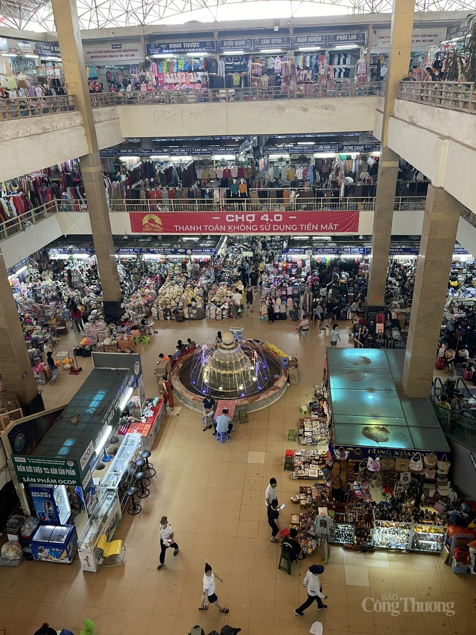 Chợ truyền thống buôn bán ế ẩm vì bán hàng online phát triển Chợ truyền thống buôn bán ế ẩm vì bán hàng online phát triển