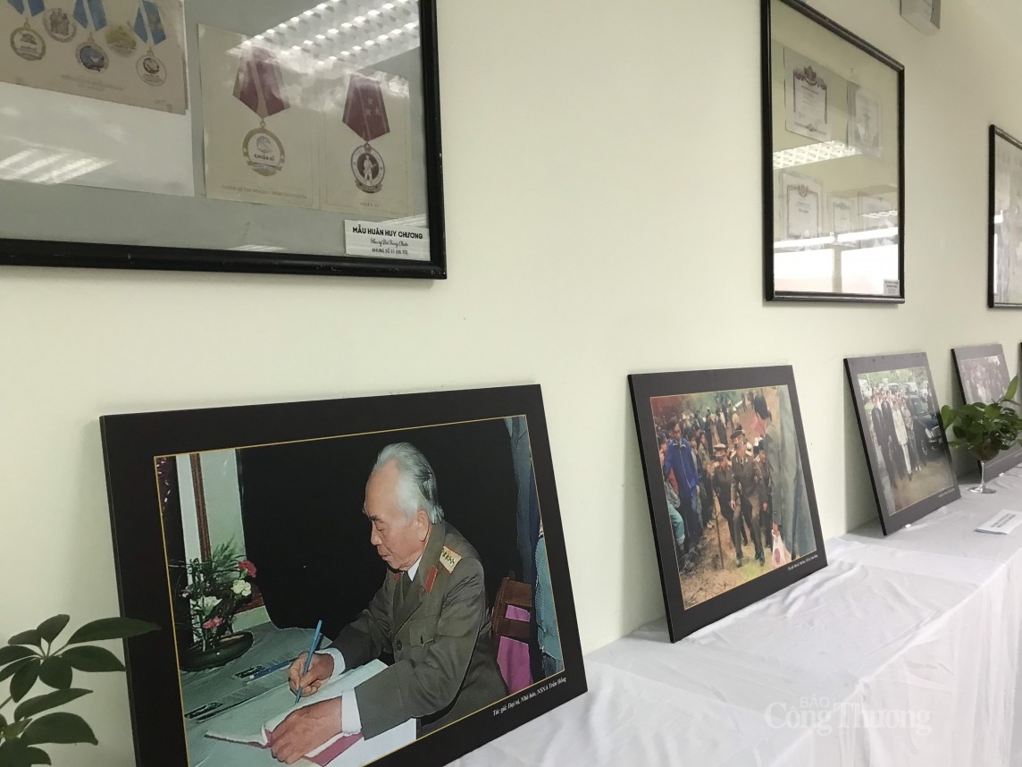 Đại tá Trần Hồng kể chuyện “săn” khoảnh khắc bình dị của Đại tướng Võ Nguyên Giáp Đại tá Trần Hồng kể chuyện “săn” khoảnh khắc bình dị của Đại tướng Võ Nguyên Giáp