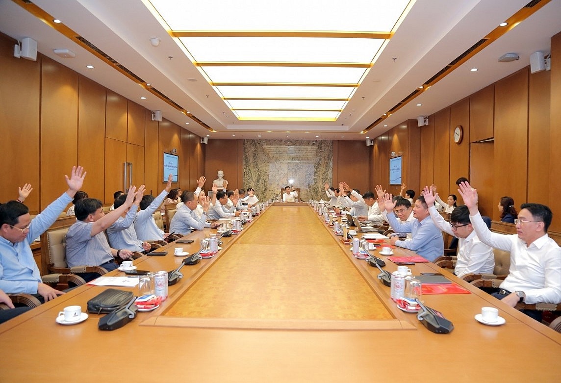 Các đại biểu tiến hành biểu quyết thông qua các nội dung tại Hội nghị Các đại biểu tiến hành biểu quyết thông qua các nội dung tại Hội nghị