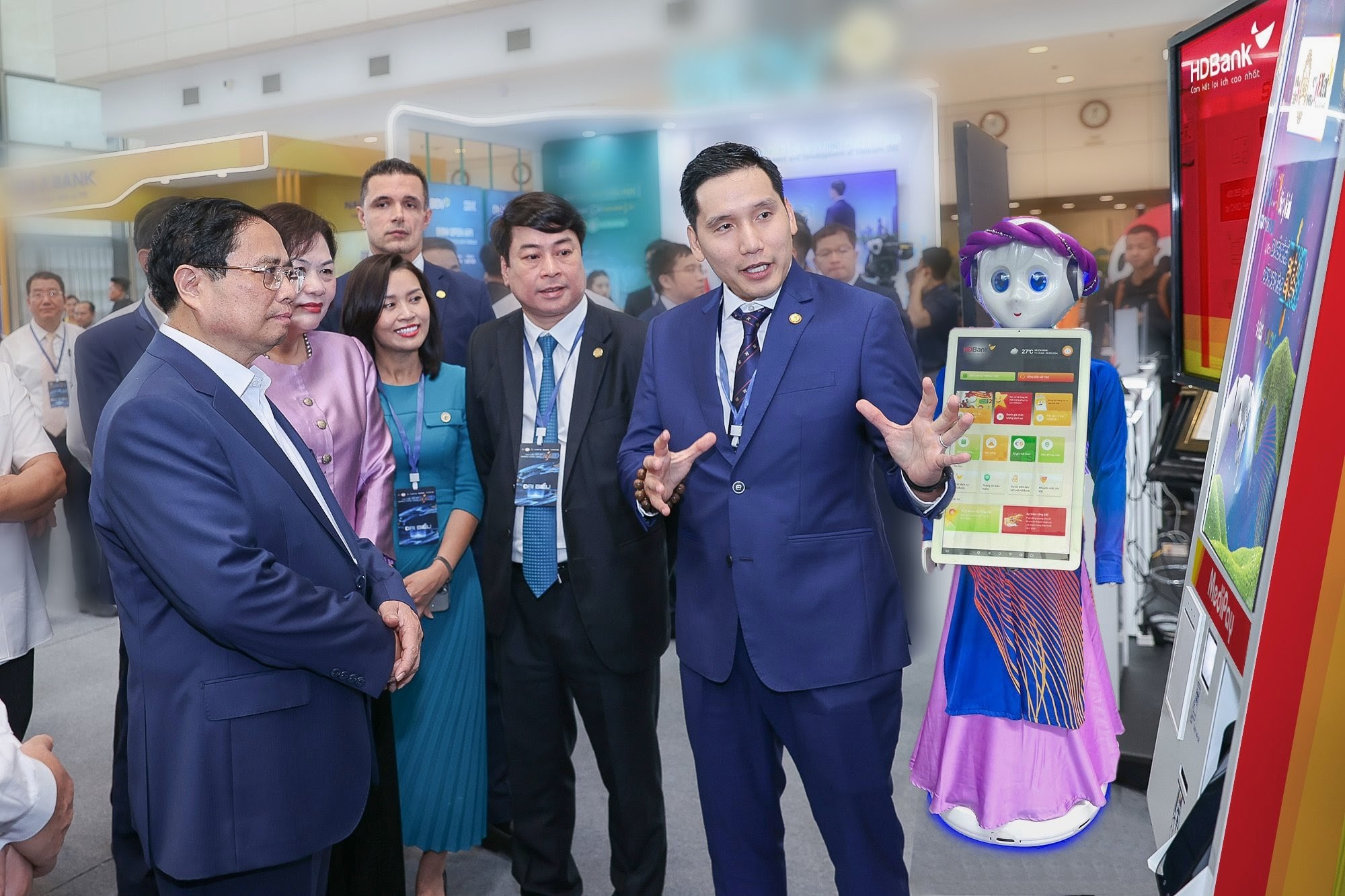 Thủ tướng Phạm Minh Chính: Kỳ vọng ngân hàng là ngành đi đầu, tiên phong trong chuyển đổi số