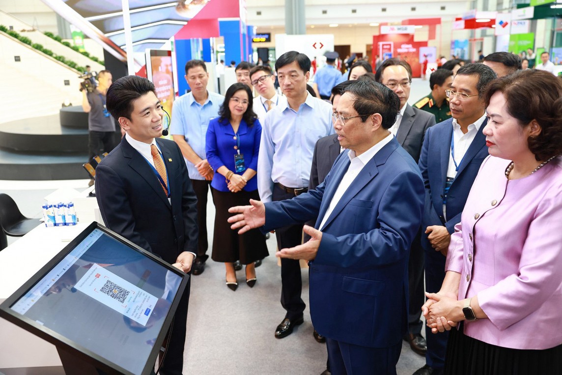 Thủ tướng Phạm Minh Chính kỳ vọng ngân hàng là ngành đi đầu, tiên phong trong chuyển đổi số Thủ tướng Phạm Minh Chính kỳ vọng ngân hàng là ngành đi đầu, tiên phong trong chuyển đổi số