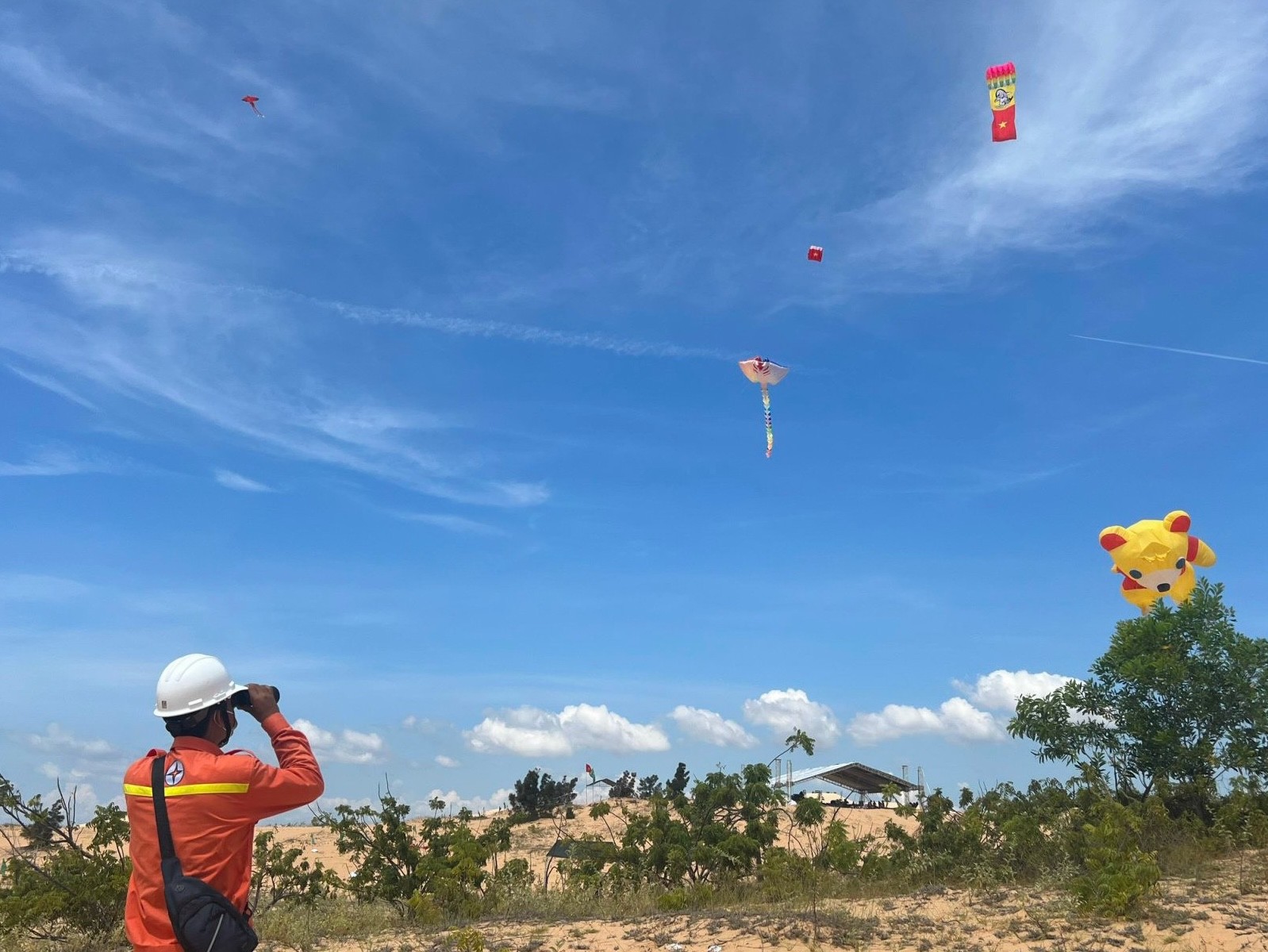 Bài 1: Căng mình đảm bảo vận hành an toàn lưới điện truyền tải Bài 1: Căng mình đảm bảo vận hành an toàn lưới điện truyền tải