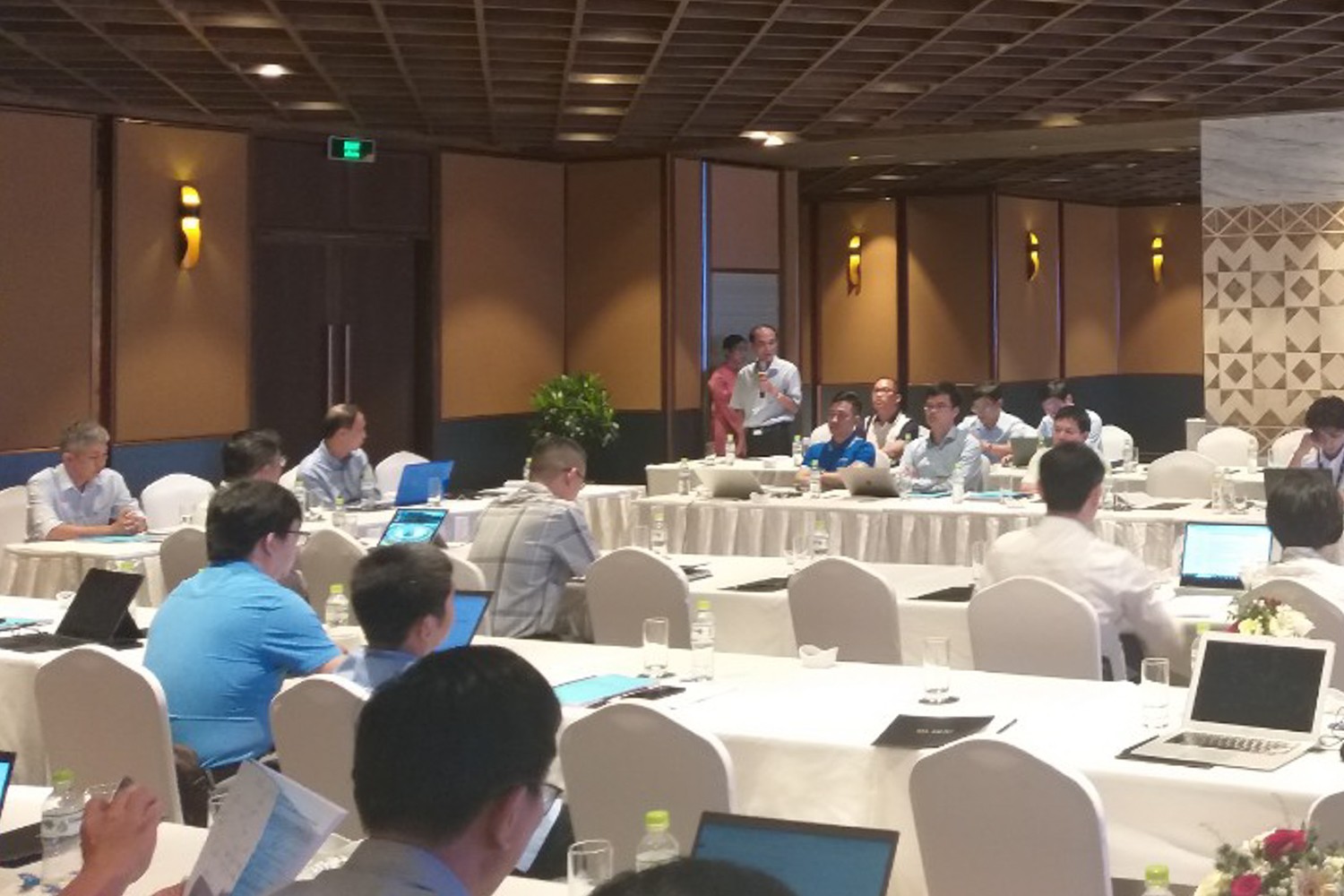 Toàn cảnh hội nghị. 