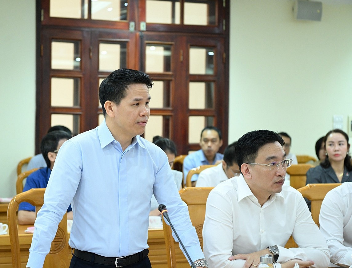 Lãnh đạo PV GAS trình bày các đề xuất tại buổi làm việc với Tỉnh