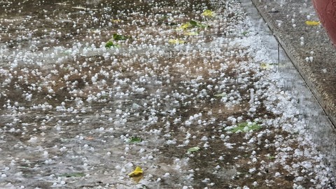 Thời tiết hôm nay ngày 10/5/2024: Vùng núi Bắc Bộ có dông, lốc, sét