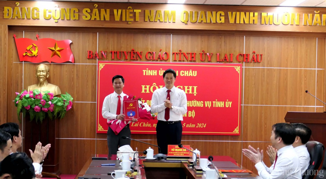 Bổ nhiệm ông Lý Vần Tải giữ chức Phó trưởng Ban Tuyên giáo tỉnh Lai Châu Bổ nhiệm ông Lý Vần Tải giữ chức Phó trưởng Ban Tuyên giáo tỉnh Lai Châu