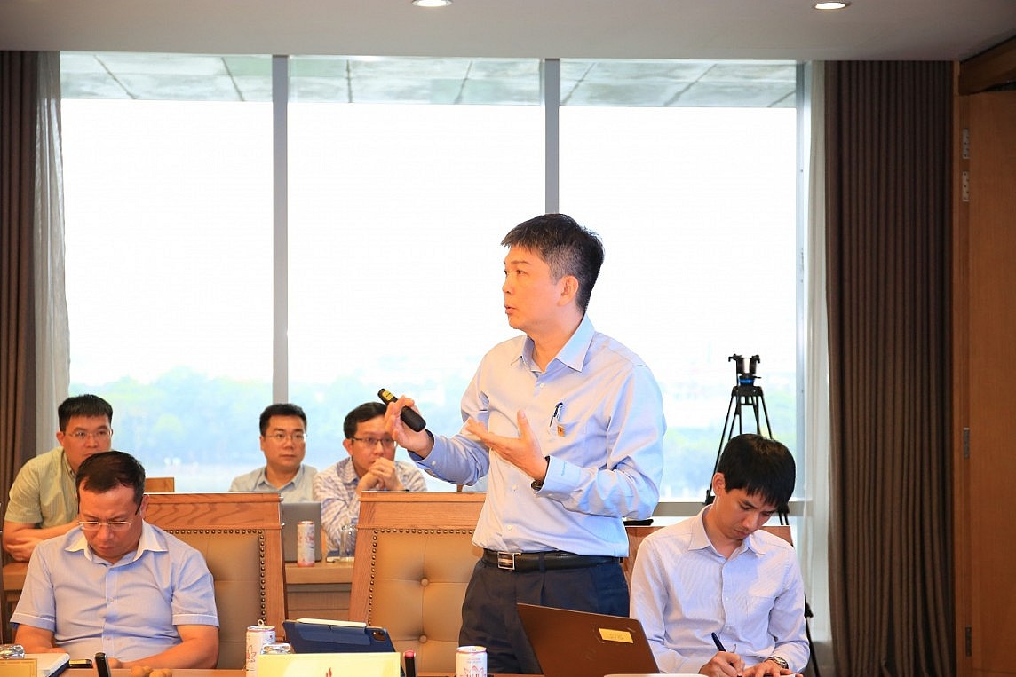 Viện trưởng VPI Nguyễn Anh Đức giới thiệu các nghiên cứu ứng dụng AI trong Petrovietnam. Viện trưởng VPI Nguyễn Anh Đức giới thiệu các nghiên cứu ứng dụng AI trong Petrovietnam.