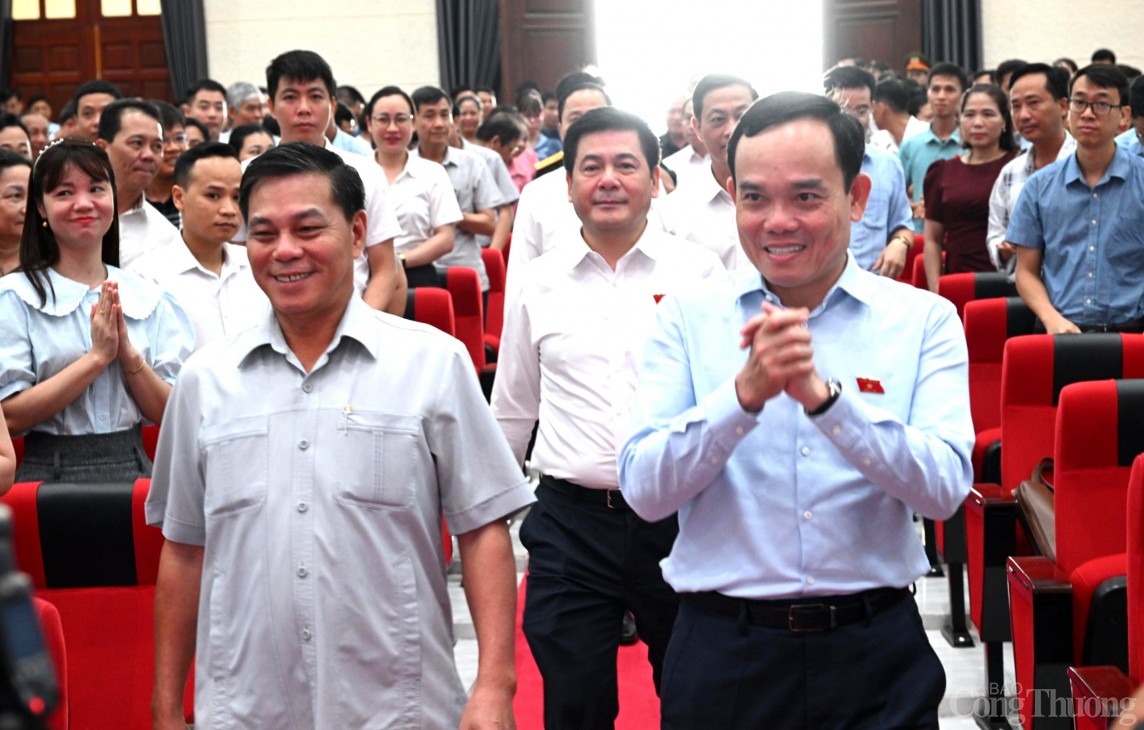 Bộ trưởng Nguyễn Hồng Diên và Đoàn đại biểu Quốc hội thành phố Hải Phòng tiếp xúc cử tri Bộ trưởng Nguyễn Hồng Diên và Đoàn đại biểu Quốc hội thành phố Hải Phòng tiếp xúc cử tri