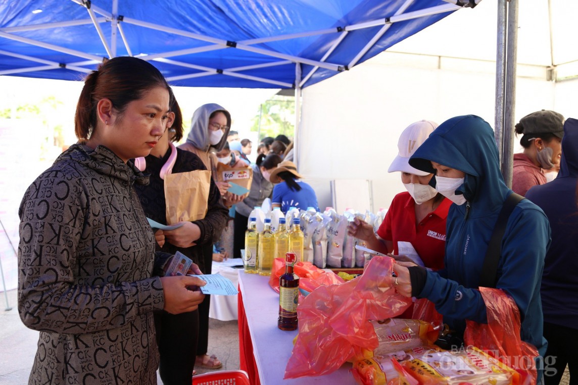 Đà Nẵng: Công nhân được mua hàng 0 đồng, khám bệnh miễn phí