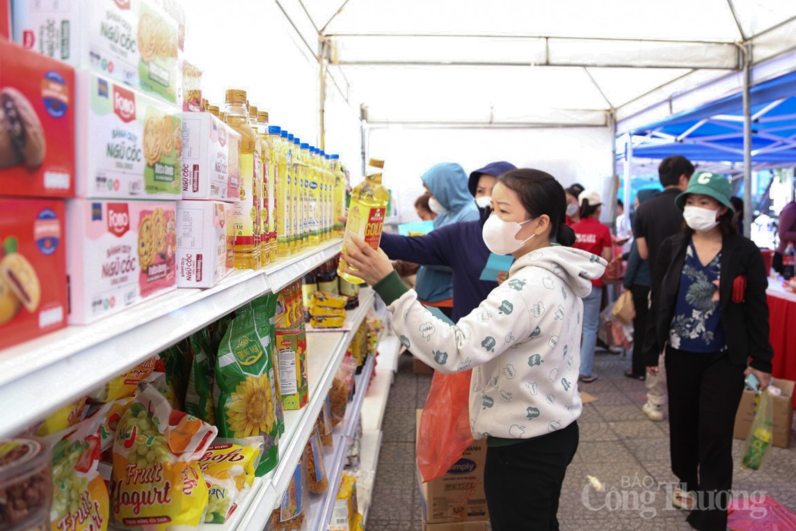 Đà Nẵng: Công nhân được mua hàng 0 đồng, khám bệnh miễn phí