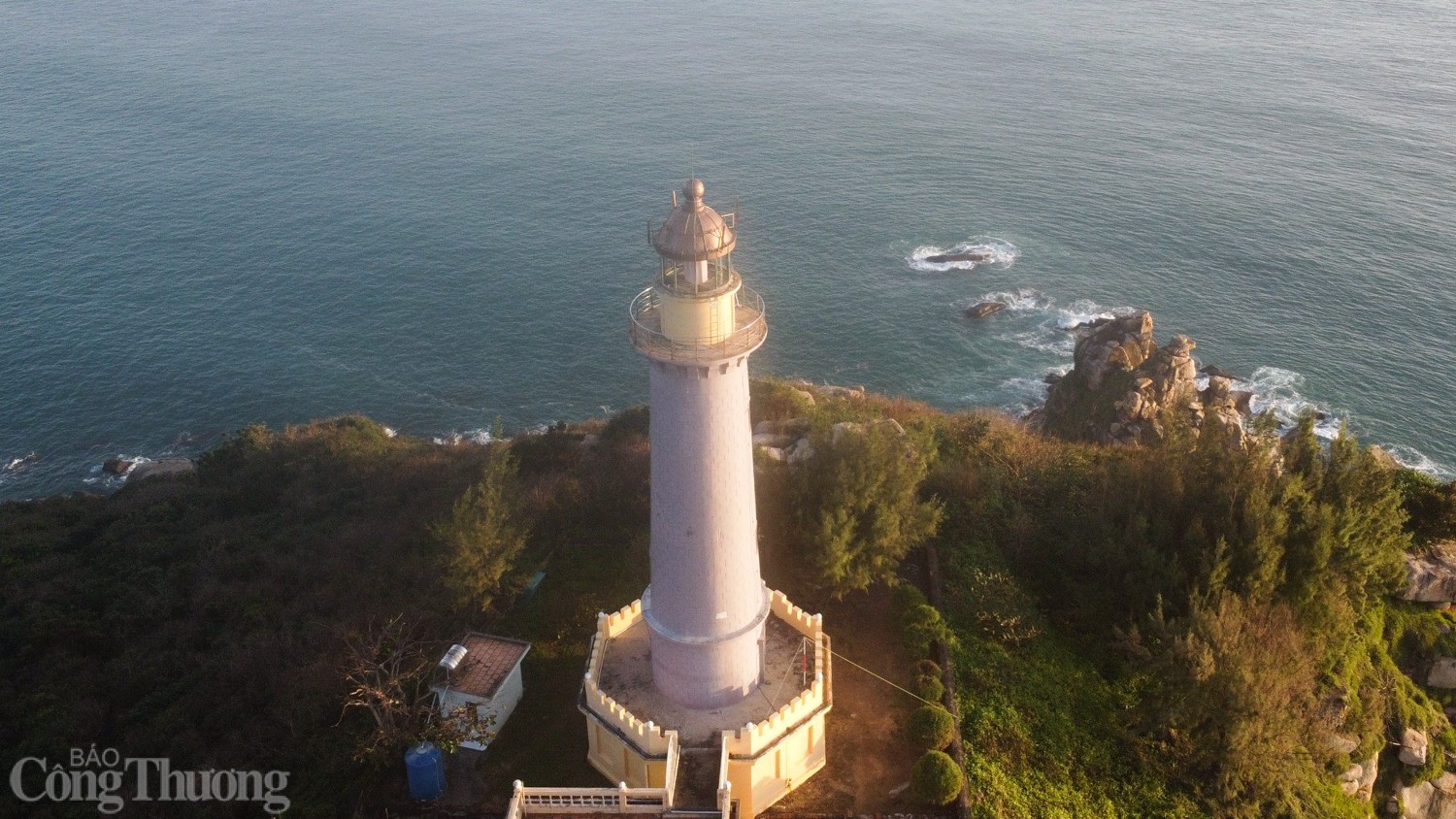 Ngắm cảnh nơi đón ánh bình minh đầu tiên trên đất liền