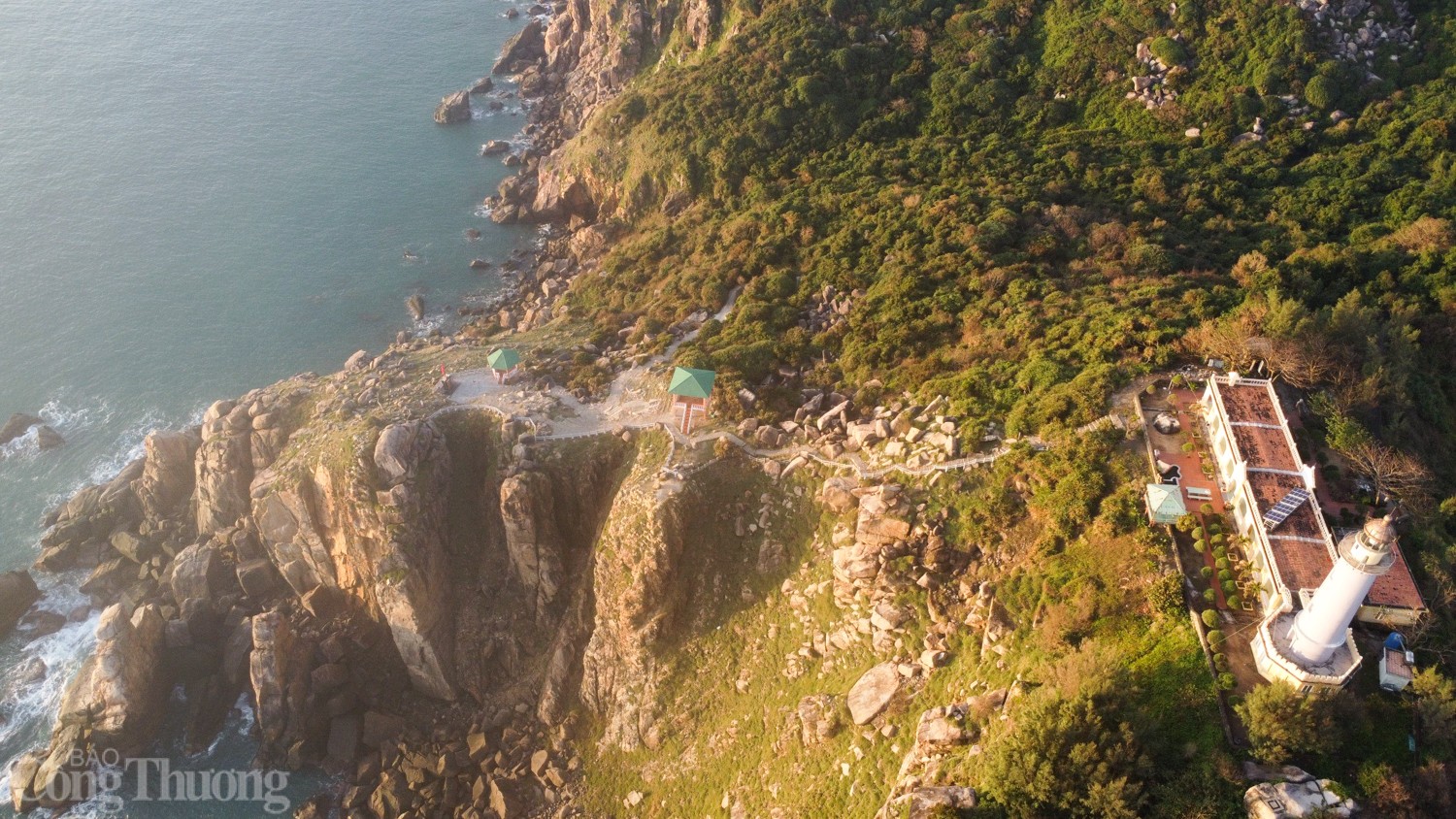 Ngắm cảnh nơi đón ánh bình minh đầu tiên trên đất liền