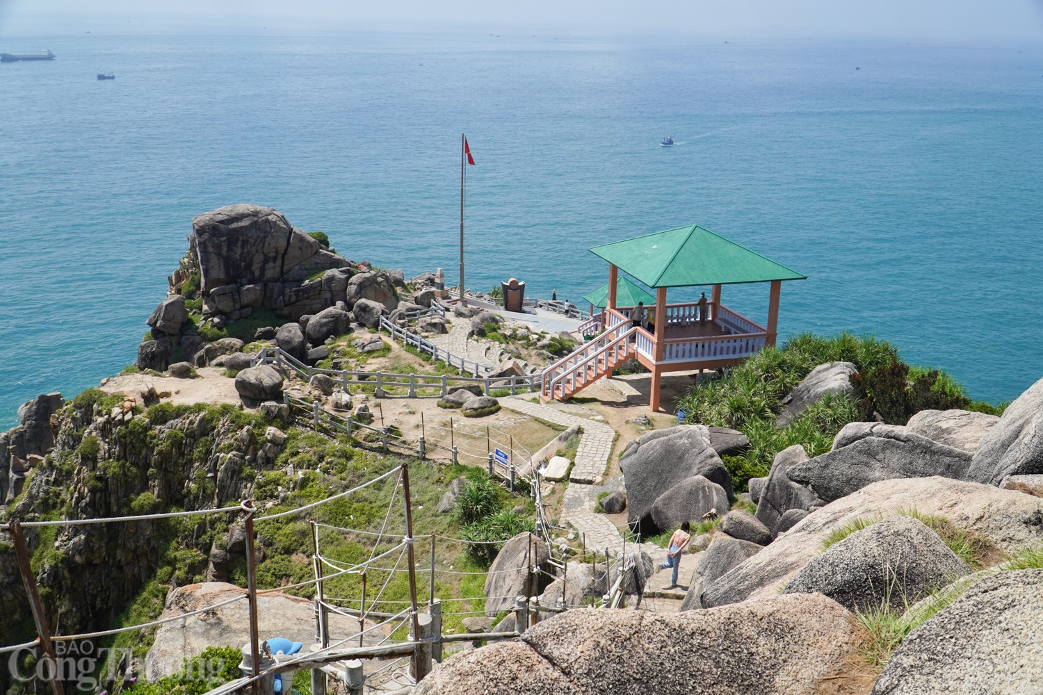 Ngắm cảnh nơi đón ánh bình minh đầu tiên trên đất liền