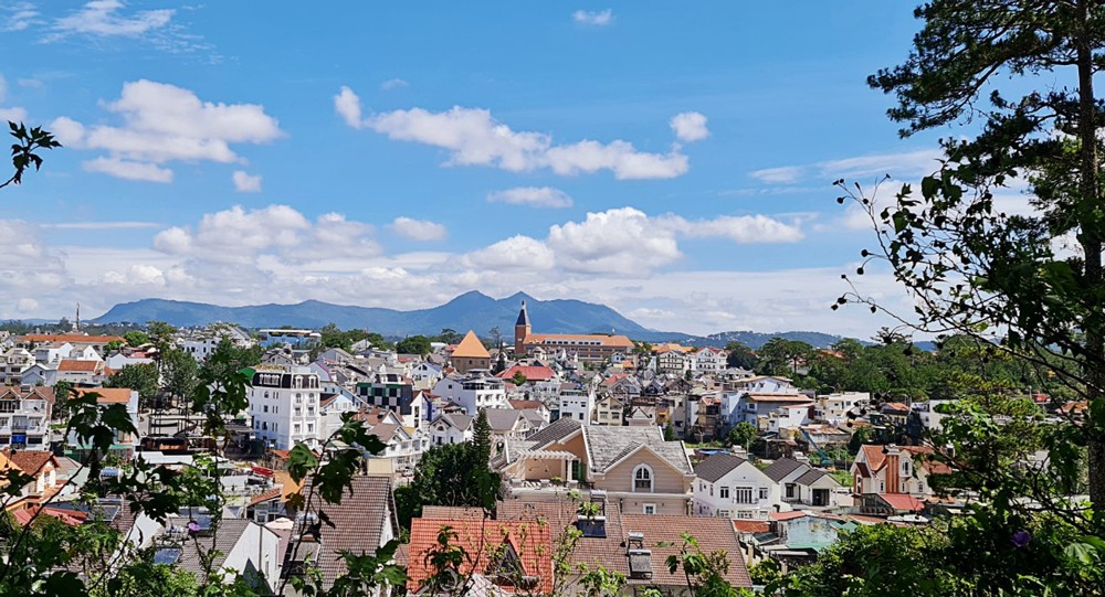 Quang cảnh một góc khu vực trung tâm thành phố Đà Lạt - Ảnh minh họa, nguồn: baolamdong.vn Quang cảnh một góc khu vực trung tâm thành phố Đà Lạt - Ảnh minh họa, nguồn: baolamdong.vn