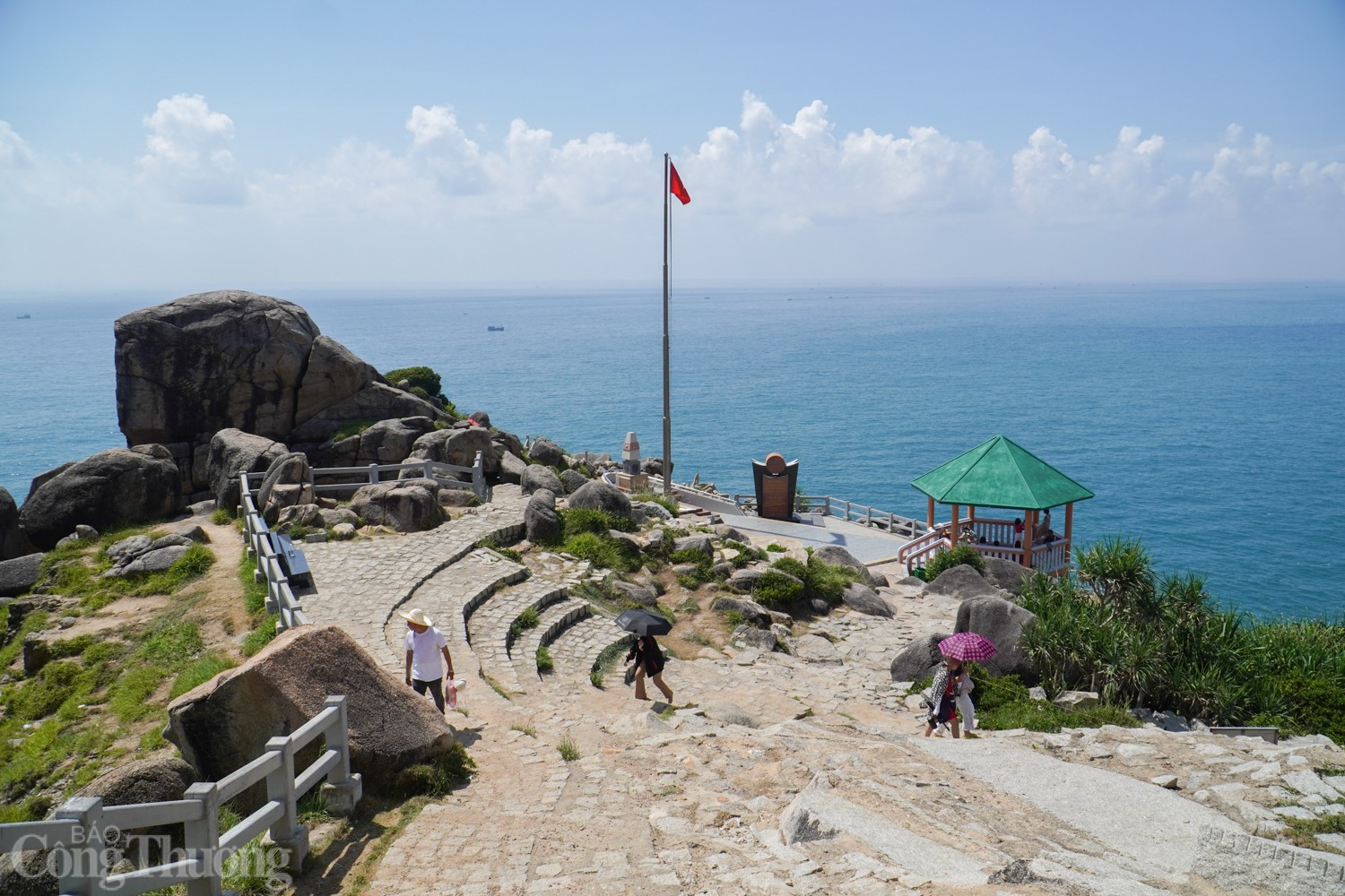 Ngắm cảnh nơi đón ánh bình minh đầu tiên trên đất liền Ngắm cảnh nơi đón ánh bình minh đầu tiên trên đất liền