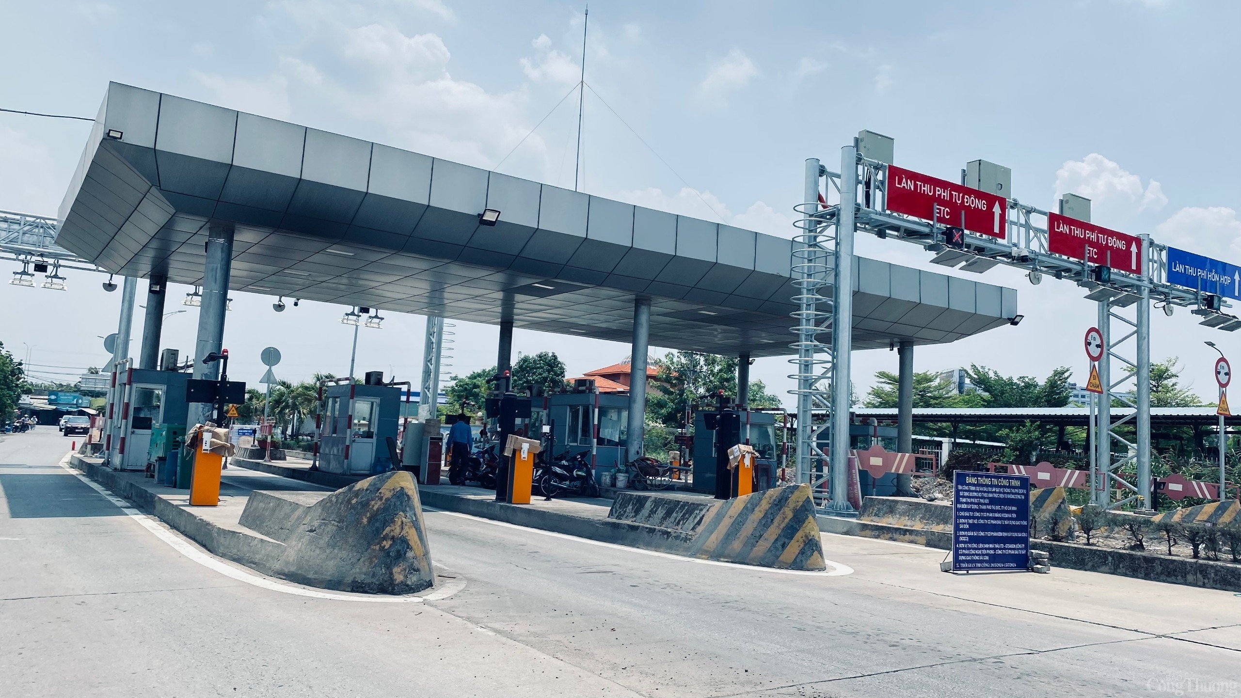 TP. Hồ Chí Minh: Cận cảnh trạm BOT Phú Hữu đặt trên con đường độc đạo, khiến người dân phản đối TP. Hồ Chí Minh: Cận cảnh trạm BOT Phú Hữu đặt trên con đường độc đạo, khiến người dân phản đối