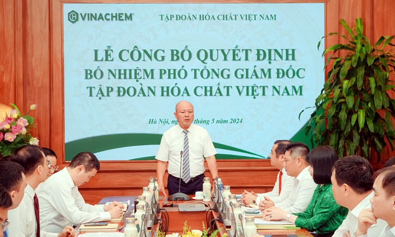 Đồng chí Nguyễn Phú Cường, Bí thư Đảng ủy, Chủ tịch HĐTV Tập đoàn phát biểu giao nhiệm vụ Đồng chí Nguyễn Phú Cường, Bí thư Đảng ủy, Chủ tịch HĐTV Tập đoàn phát biểu giao nhiệm vụ