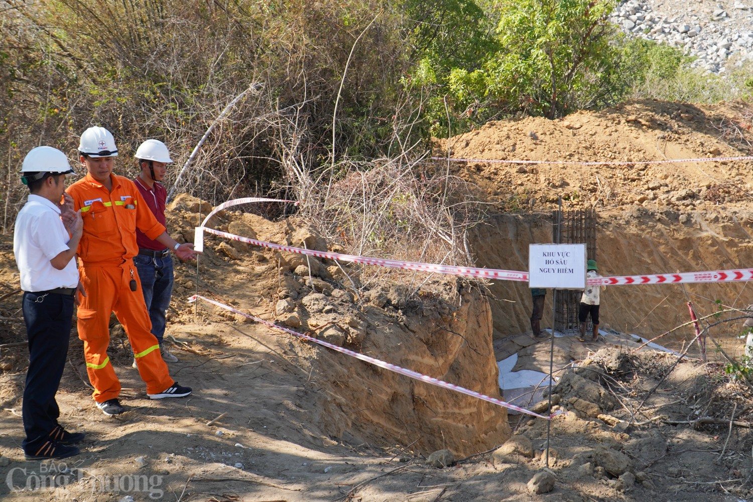 Di dời cột điện cao thế phục vụ thi công cao tốc Bắc - Nam phía Đông Di dời cột điện cao thế phục vụ thi công cao tốc Bắc - Nam phía Đông