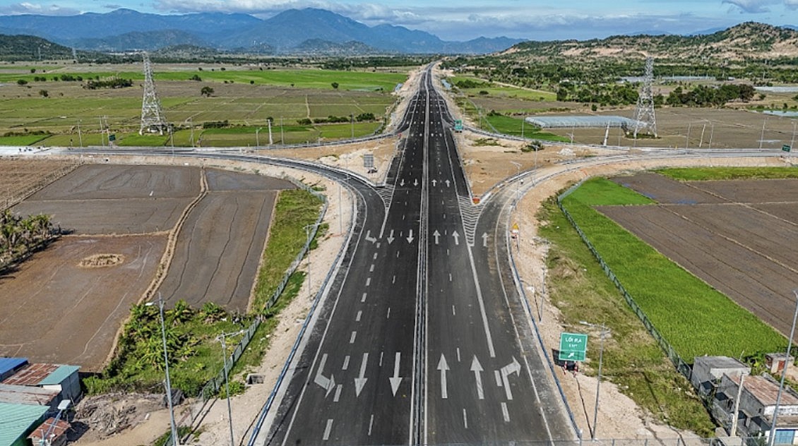 Cao tốc Cam Lâm - Vĩnh Hảo sẽ áp dụng thu phí không dừng (ETC) đa làn tự do, bỏ barrie đầu vào. 