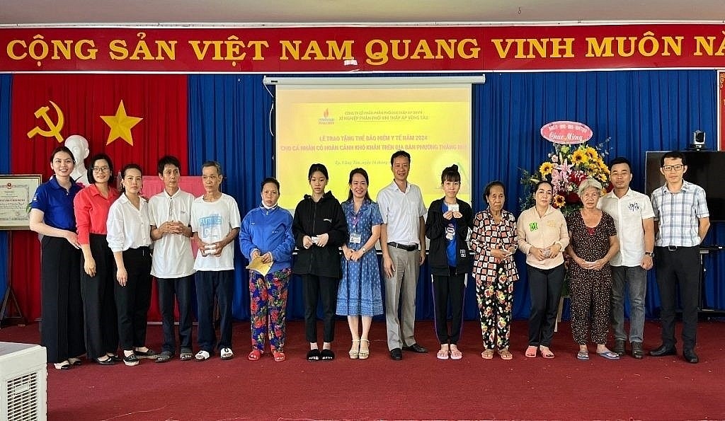 Lễ trao tặng thẻ BHYT tại Phường Thắng Nhì, Thành phố Vũng Tàu Lễ trao tặng thẻ BHYT tại Phường Thắng Nhì, Thành phố Vũng Tàu