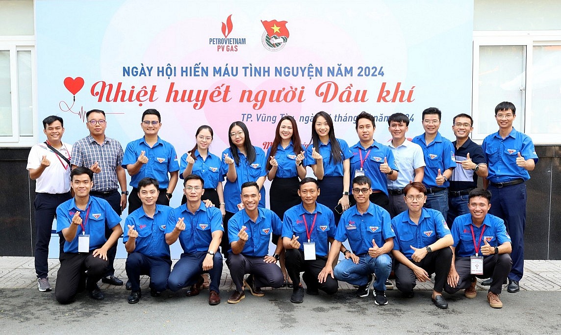 Đại diện các đơn vị PV GAS tại Vũng Tàu tham gia chương trình Đại diện các đơn vị PV GAS tại Vũng Tàu tham gia chương trình