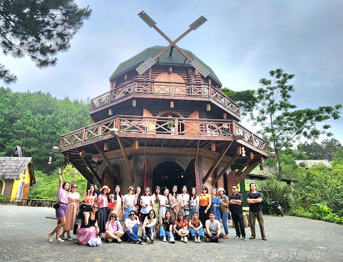 Hơn 40 doanh nghiệp tham gia khảo sát Khu du lịch quốc gia Mộc Châu Hơn 40 doanh nghiệp tham gia khảo sát Khu du lịch quốc gia Mộc Châu