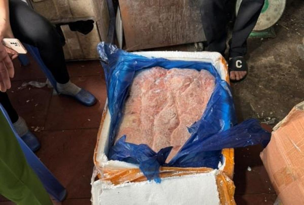 Hà Nội: Xử lý 230 vi phạm ATTP, tiêu hủy 6,8 tấn thực phẩm đông lạnh không rõ nguồn gốc Hà Nội: Xử lý 230 vi phạm ATTP, tiêu hủy 6,8 tấn thực phẩm đông lạnh không rõ nguồn gốc