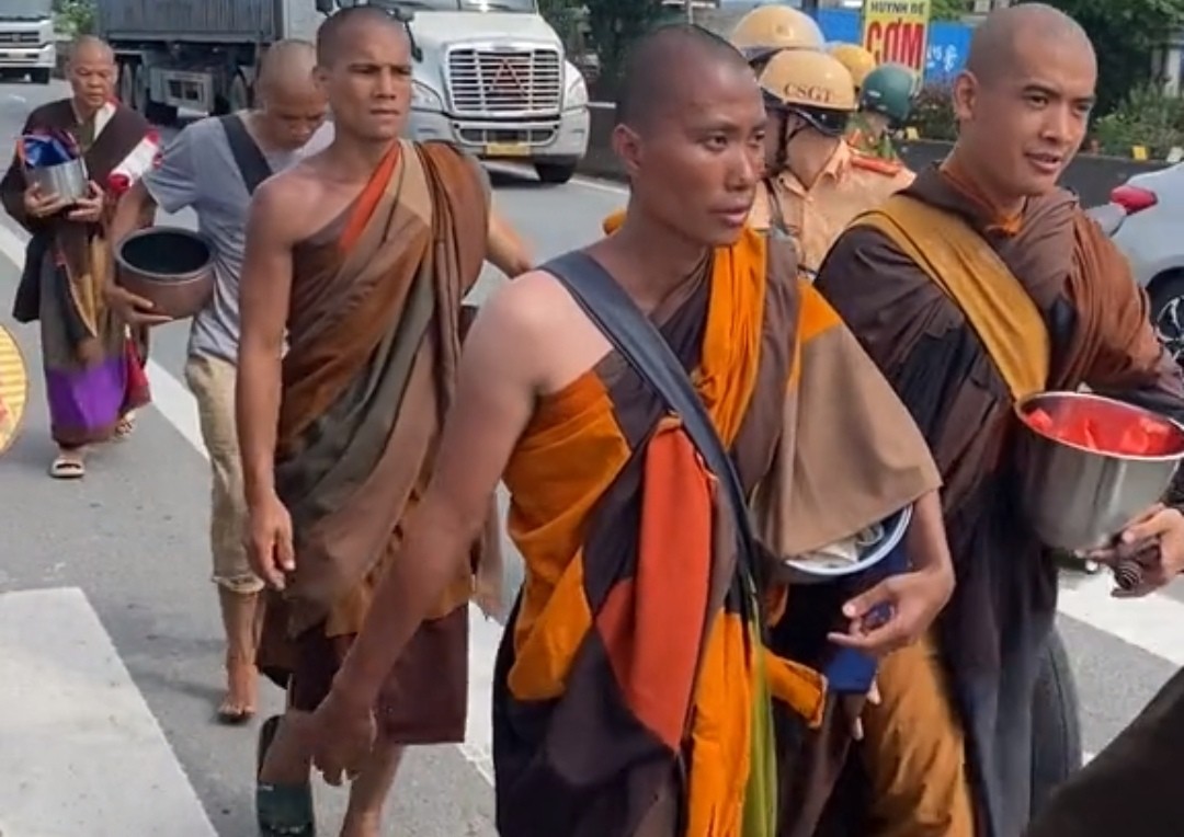 Những người cầm lõi nồi cơm điện theo ông Minh Tuệ với mục đích gì? Những người cầm lõi nồi cơm điện theo ông Minh Tuệ với mục đích gì?