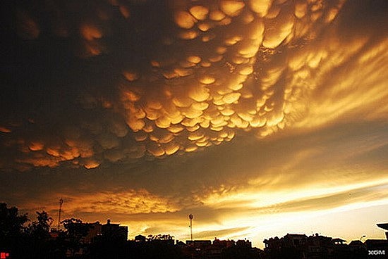 Những hiện tượng “lạ” từng xuất hiện trên bầu trời Hà Nội Những hiện tượng “lạ” từng xuất hiện trên bầu trời Hà Nội