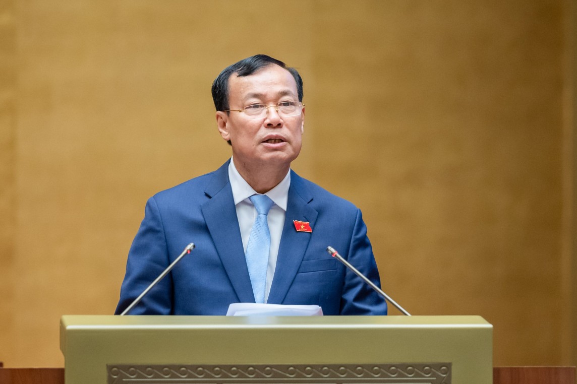 Chủ nhiệm Ủy ban Quốc phòng và An ninh Lê Tấn Tới trình bày Báo cáo thẩm tra Chủ nhiệm Ủy ban Quốc phòng và An ninh Lê Tấn Tới trình bày Báo cáo thẩm tra