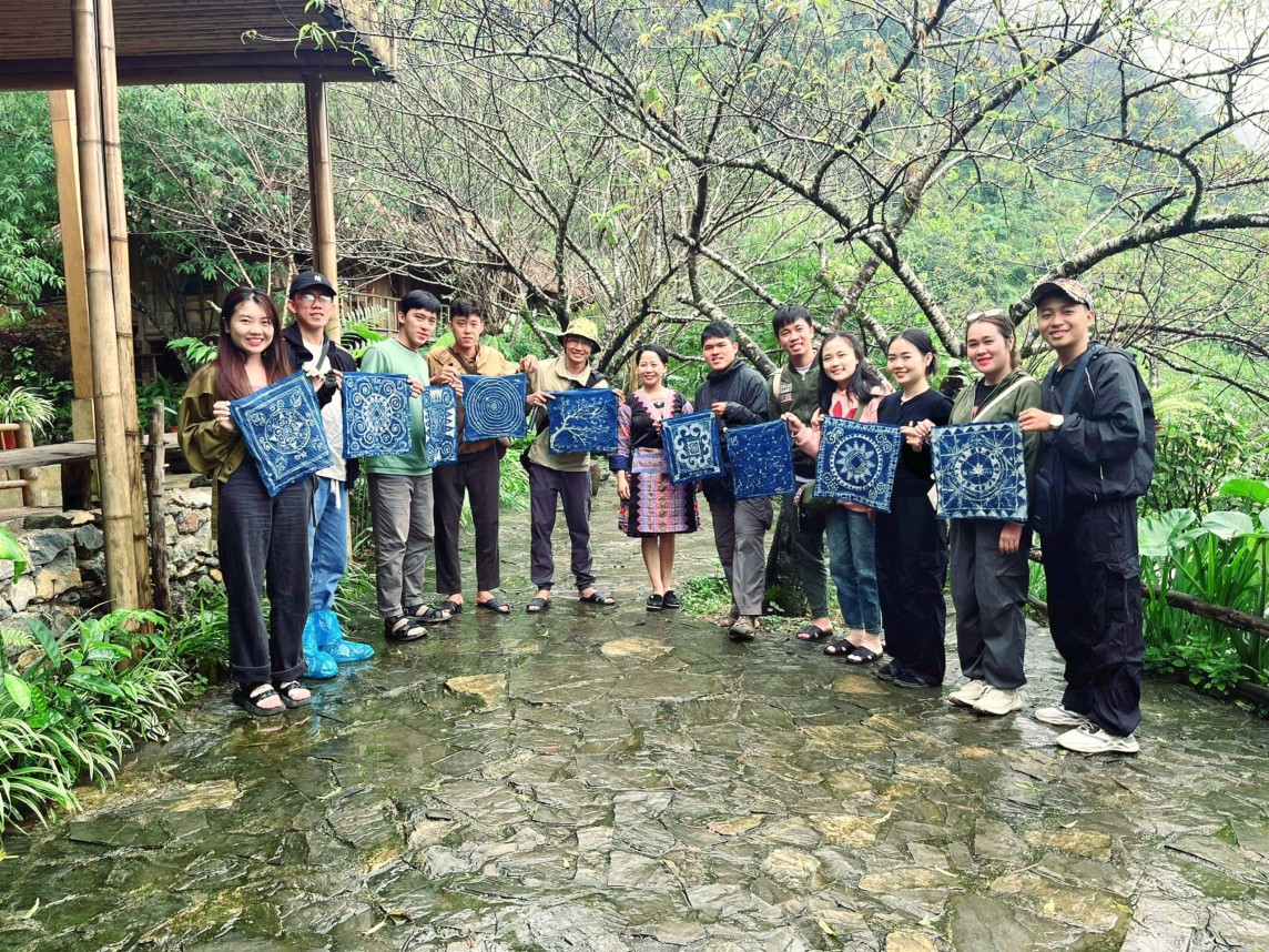 Hoà Bình: Chuyện của Y Múa Hoà Bình: Chuyện của Y Múa