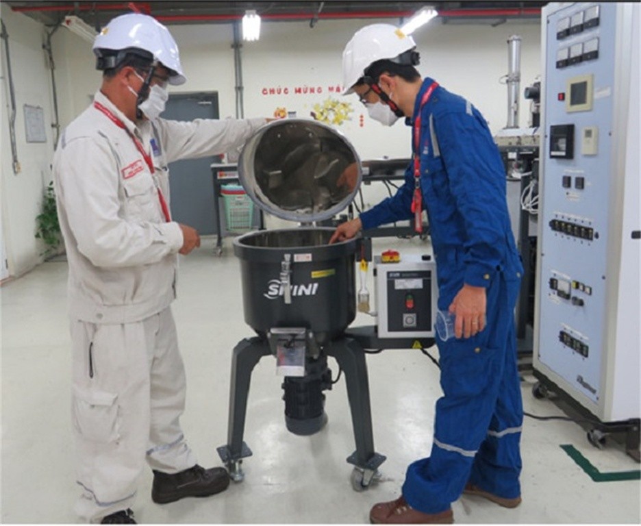 Các kỹ sư, chuyên gia BSR đang thực hiện nghiên cứu phát triển sản phẩm hạt nhựa PP. Các kỹ sư, chuyên gia BSR đang thực hiện nghiên cứu phát triển sản phẩm hạt nhựa PP.