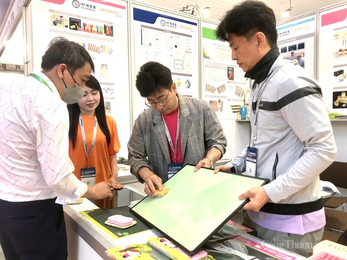 Thị trường thiết bị, máy và văn phòng còn nhiều dư địa phát triển Thị trường thiết bị, máy và văn phòng còn nhiều dư địa phát triển