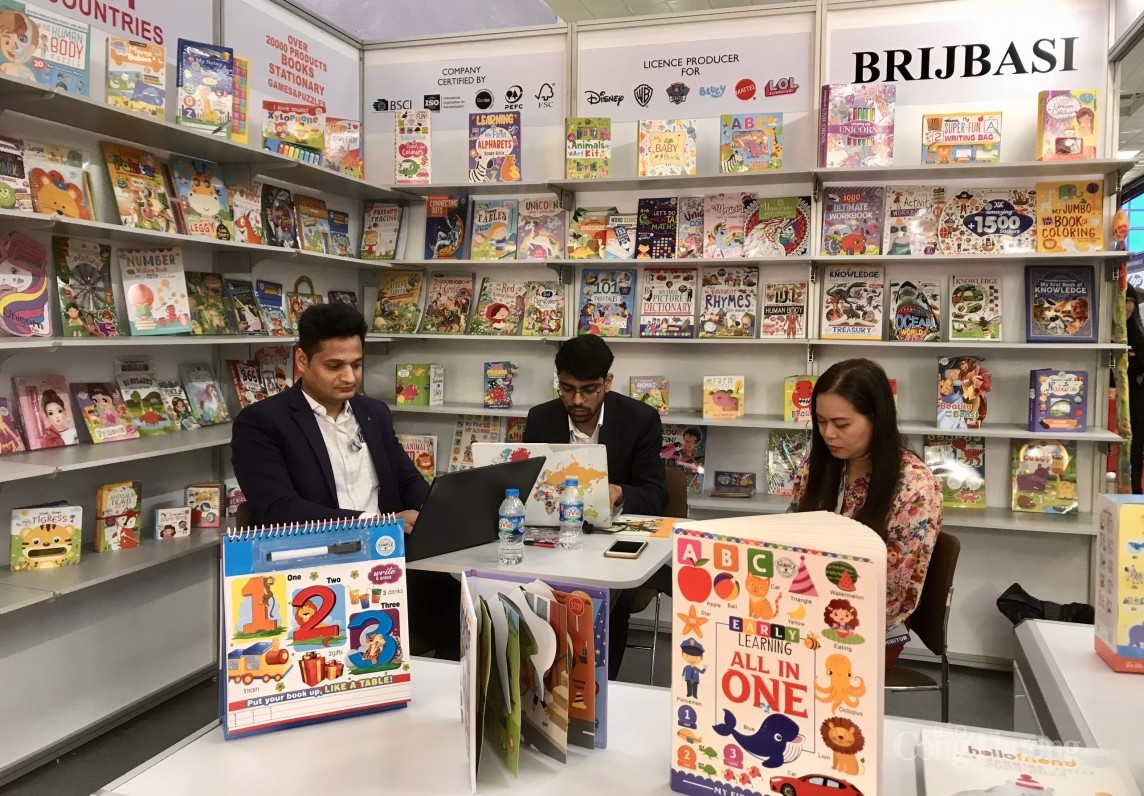 Thị trường thiết bị, máy và văn phòng còn nhiều dư địa phát triển Thị trường thiết bị, máy và văn phòng còn nhiều dư địa phát triển