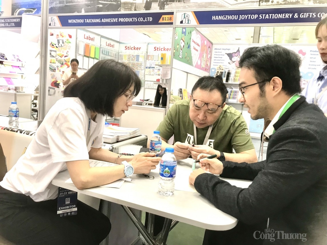 Thị trường thiết bị, máy và văn phòng còn nhiều dư địa phát triển Thị trường thiết bị, máy và văn phòng còn nhiều dư địa phát triển