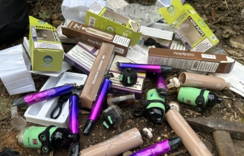 Thái Nguyên: Tiêu hủy 110 chiếc vape nhập lậu đang bày bán trên Facebook