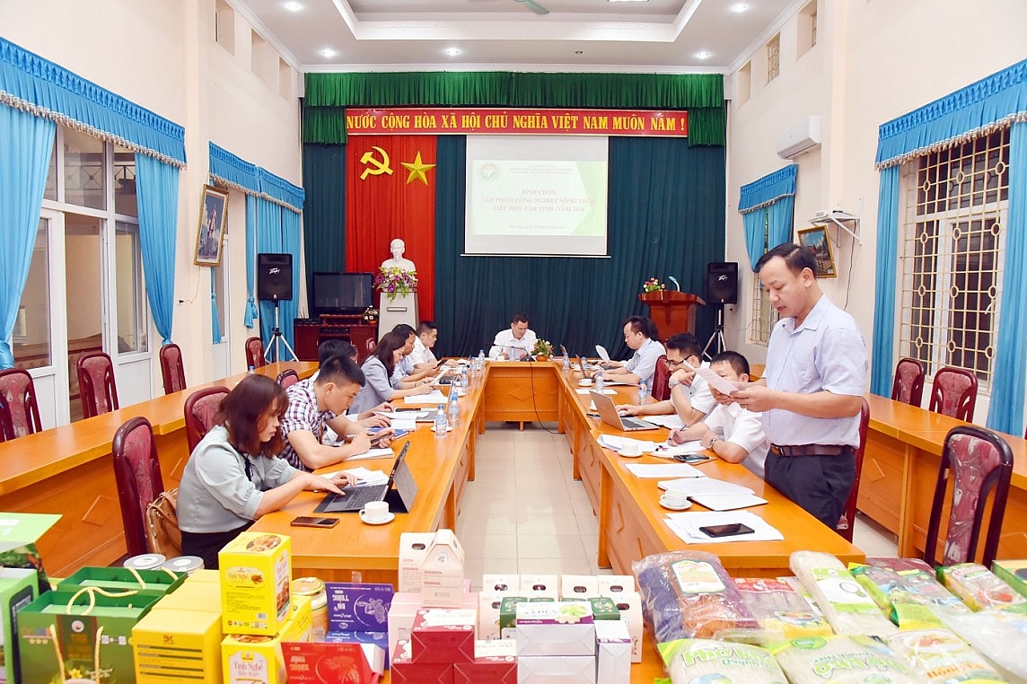 Hội đồng bình chọn (Sở Công thương) công bố các sản phẩm/bộ sản phẩm CNNTTB cấp tỉnh năm 2024. Hội đồng bình chọn (Sở Công thương) công bố các sản phẩm/bộ sản phẩm CNNTTB cấp tỉnh năm 2024.