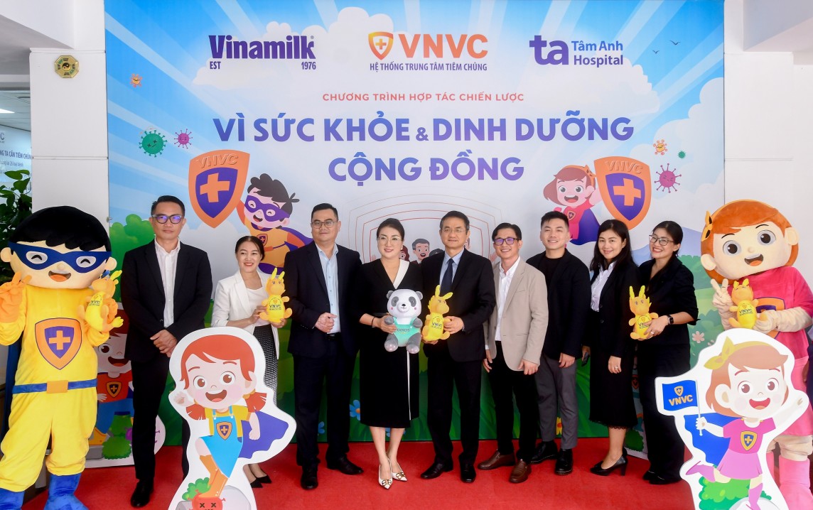 Hợp tác chiến lược kết hợp dinh dưỡng và chăm sóc y tế được Vinamilk, VNVC và Tâm Anh kì vọng sẽ mang đến nhiều lợi ích cho cộng đồng. Ảnh: Vi Nam Hợp tác chiến lược kết hợp dinh dưỡng và chăm sóc y tế được Vinamilk, VNVC và Tâm Anh kì vọng sẽ mang đến nhiều lợi ích cho cộng đồng. Ảnh: Vi Nam