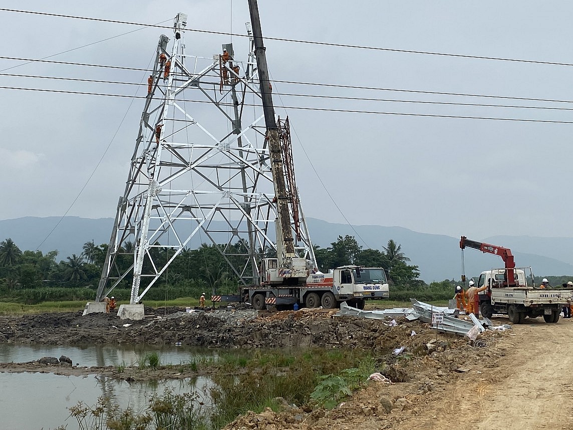 Thi công đường dây 500kV mạch 3: EVNNPT huy động thêm 800 nhân lực hỗ trợ Thi công đường dây 500kV mạch 3: EVNNPT huy động thêm 800 nhân lực hỗ trợ