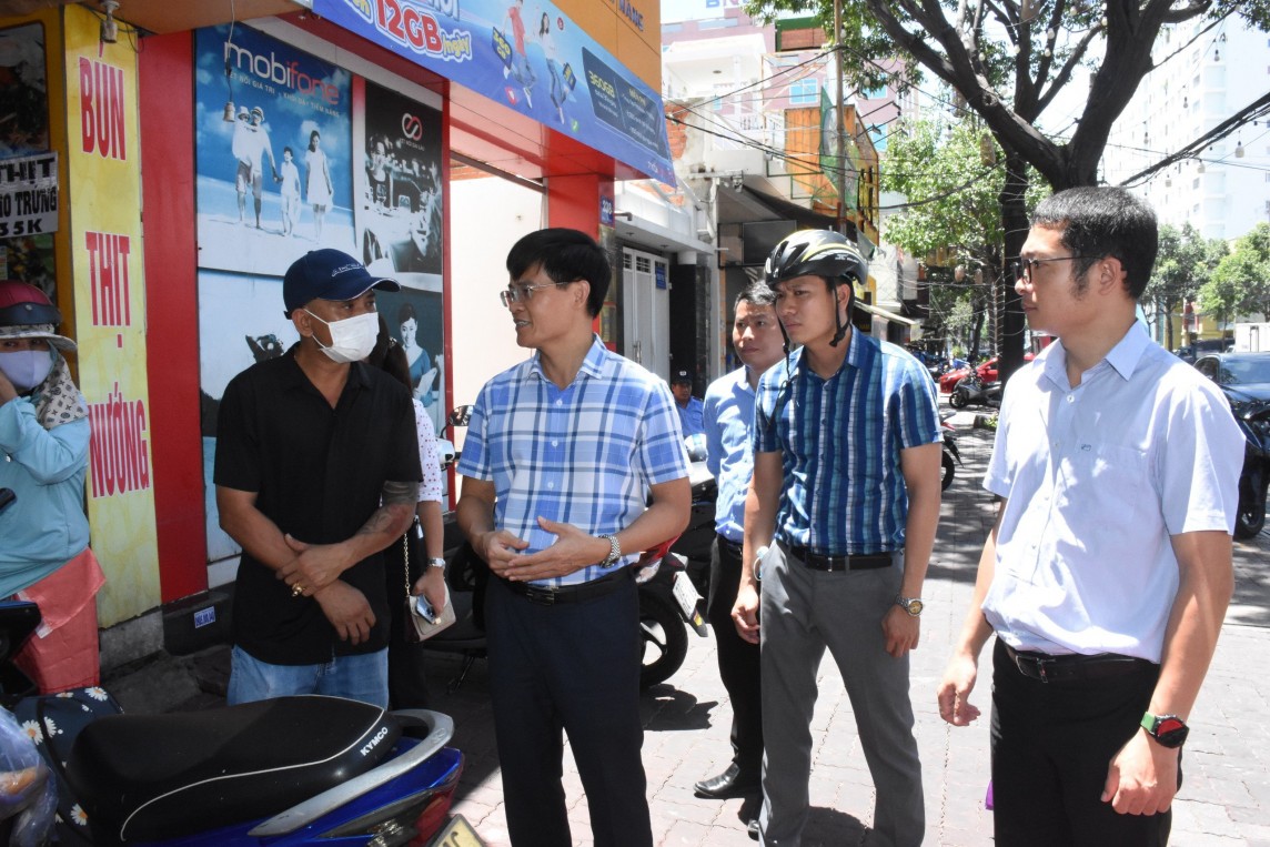 vận động người dân kinh doanh, buôn bán không lấn chiếm lòng đường, vỉa hè. vận động người dân kinh doanh, buôn bán không lấn chiếm lòng đường, vỉa hè.