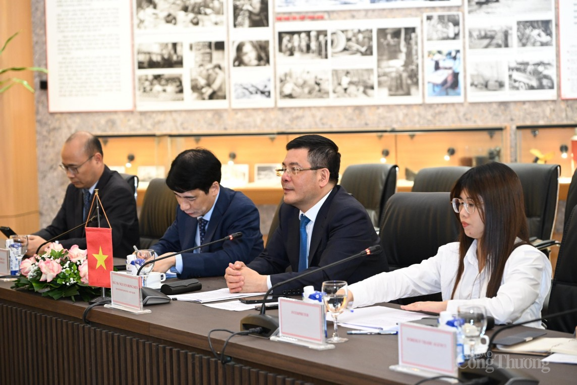 Bộ trưởng Nguyễn Hồng Diên làm việc với Bộ trưởng Công Thương Paraguay