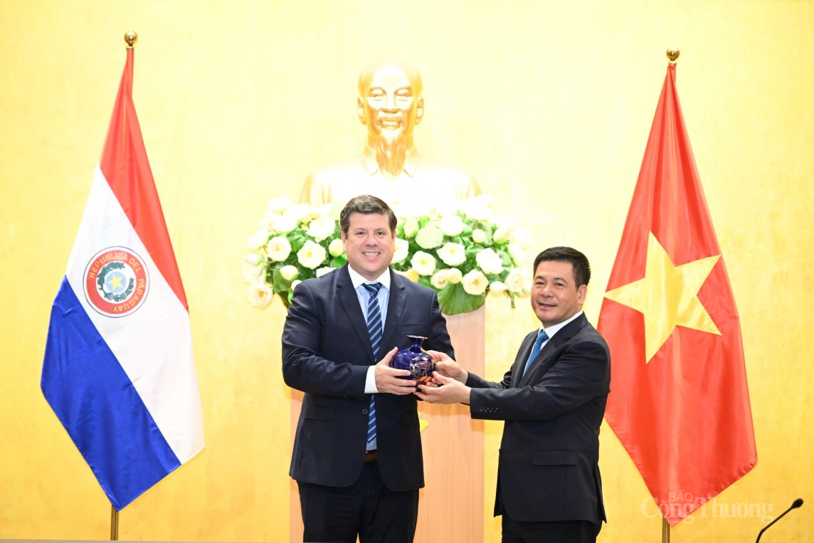 Bộ trưởng Nguyễn Hồng Diên làm việc với Bộ trưởng Công Thương Paraguay