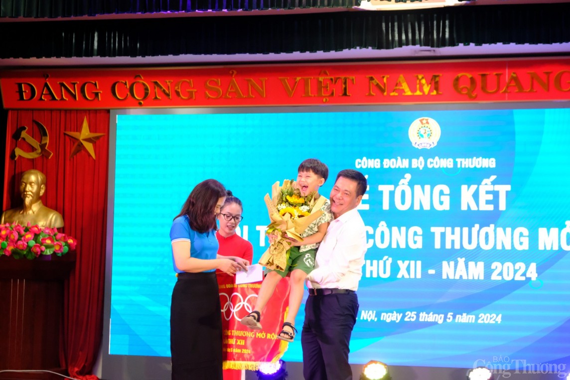 Chùm ảnh lễ trao giải Hội thao Bộ Công Thương mở rộng lần thứ XII năm 2024 Chùm ảnh lễ trao giải Hội thao Bộ Công Thương mở rộng lần thứ XII năm 2024