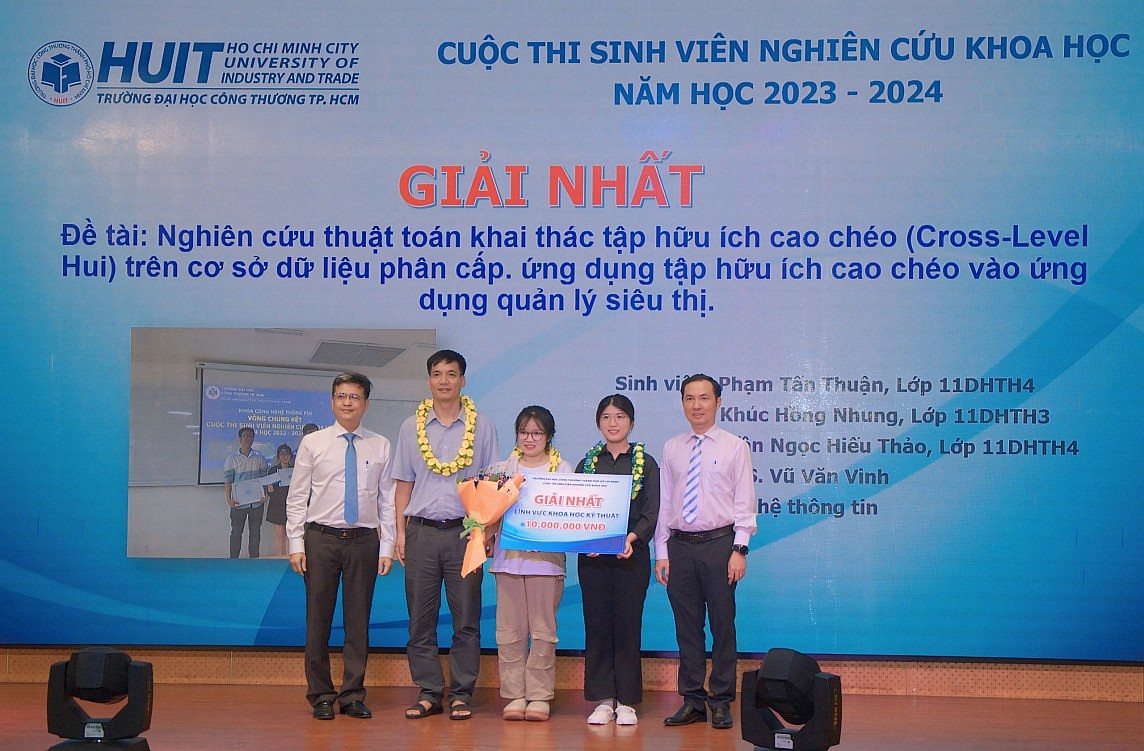 Giải thưởng sinh viên nghiên cứu khoa học HUIT: Nhiều đề tài mang tính ứng dụng cao đoạt giải nhất