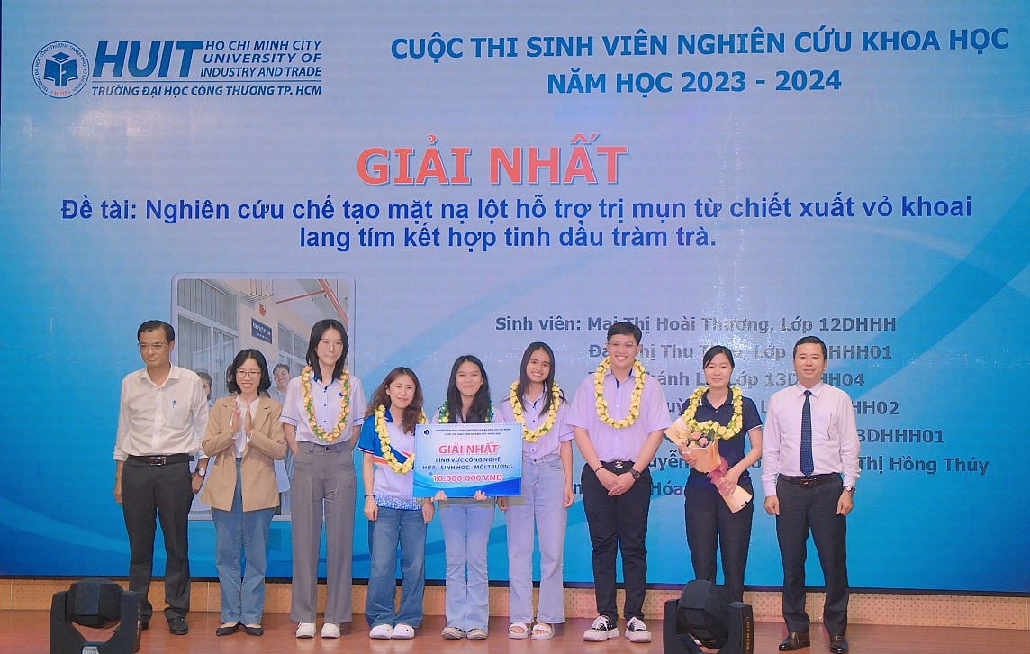 Giải thưởng sinh viên nghiên cứu khoa học HUIT: Nhiều đề tài mang tính ứng dụng cao đoạt giải nhất