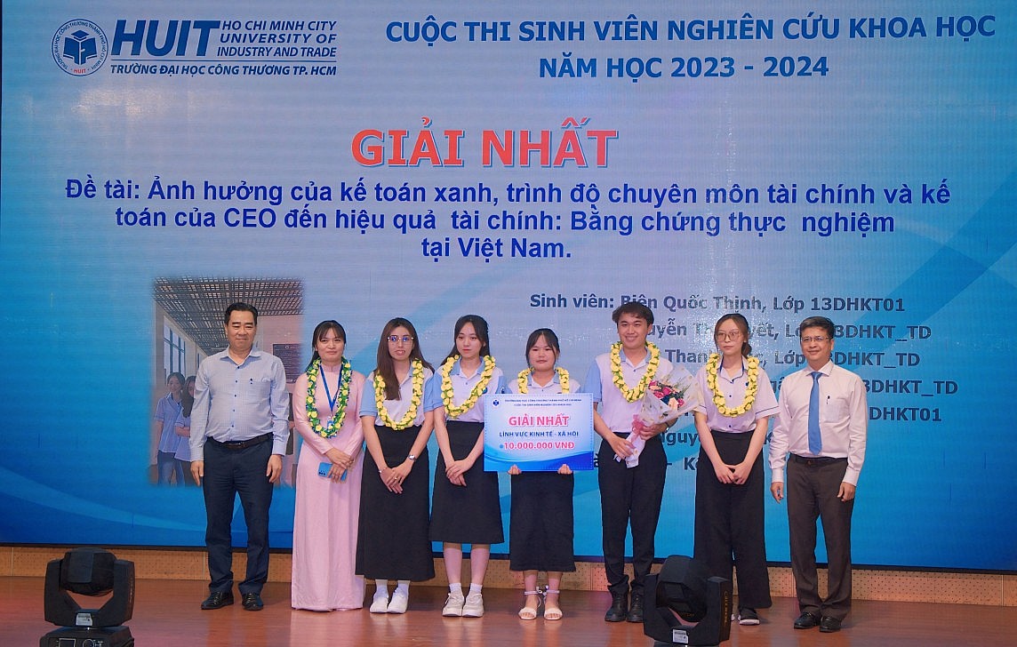 Giải thưởng sinh viên nghiên cứu khoa học HUIT: Nhiều đề tài mang tính ứng dụng cao đoạt giải nhất