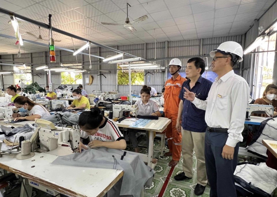 undefined Quảng Bình: Công nghiệp và thương mại tăng đều tăng trưởng dương