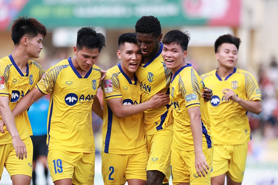 Bảng xếp hạng vòng 21 V-League 2023/2024 ngày 27/5: Nam Định độc chiếm đỉnh bảng, Sông Lam Nghệ An thoát hiểm Bảng xếp hạng vòng 21 V League 2023/2024 ngày 27/5: Nam Định độc chiếm đỉnh bảng, Sông Lam Nghệ An thoát hiểm