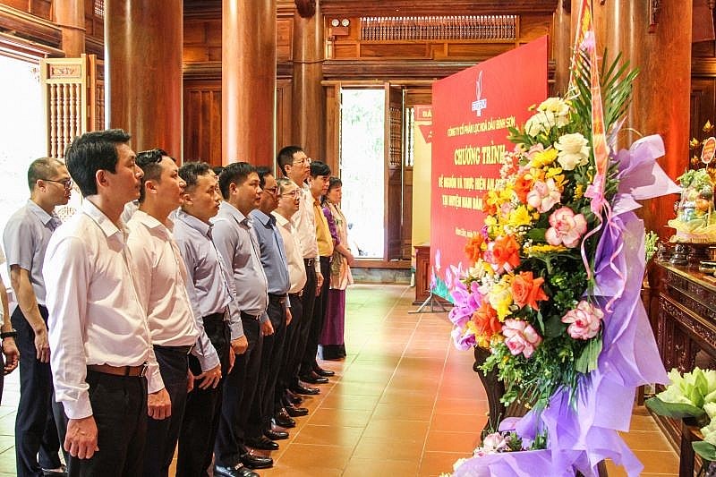 Ban lãnh đạo BSR dâng hương Chủ tịch Hồ Chí Minh Ban lãnh đạo BSR dâng hương Chủ tịch Hồ Chí Minh